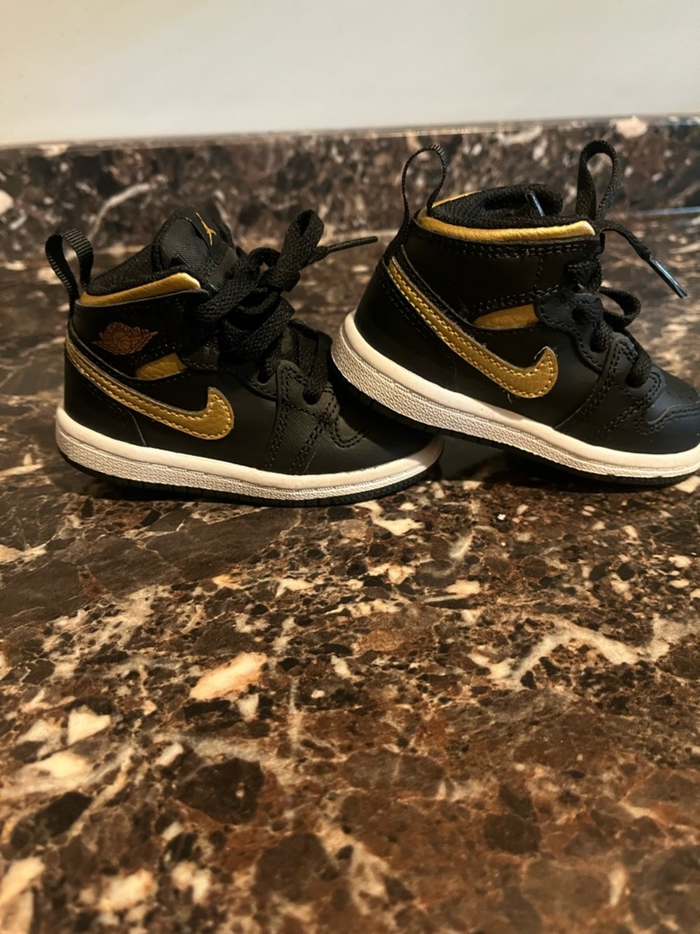 Jordan Toddler High-Top Sneakers in Black and Gold